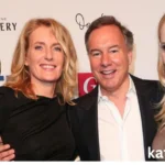 Klaus-Peter Kohl Maria Furtwängler bei einer öffentlichen Veranstaltung, beide elegant gekleidet und lächelnd in die Kamera blickend.